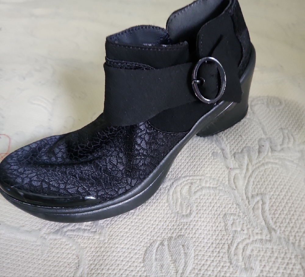 Bzees Black Ankle Booties with Textured Design